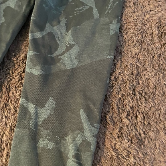 Camo gymshark booty scrunch leggings - Picture 3 of 4